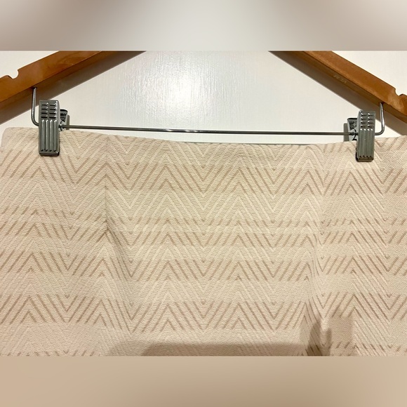 NWOT LOFT Chevron Jacquard Knit Off White  Skirt - Size Medium - Picture 5 of 8